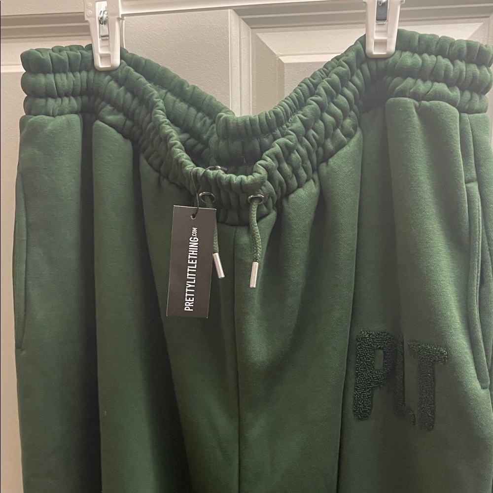 PrettyLittleThing Women’s Forest Green Sweatpants